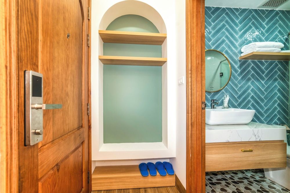 Lotus Home Hillside Deluxe Double Room, Balcony 7