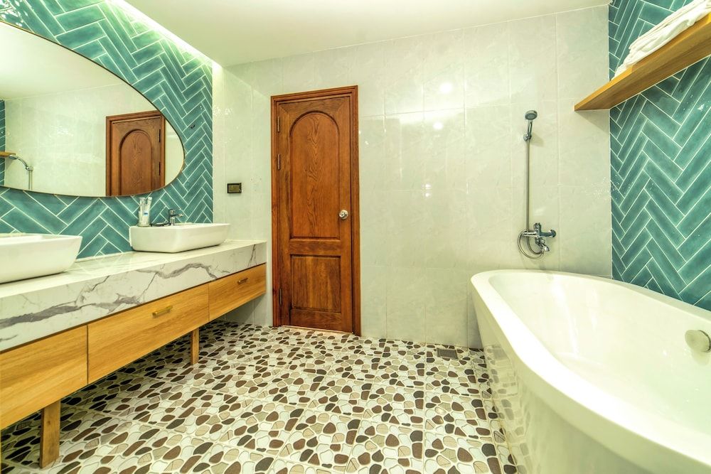 Lotus Home Hillside Family Room, Ocean View 11