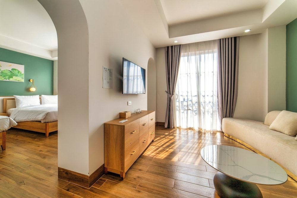 Lotus Home Hillside Family Room, Ocean View 12