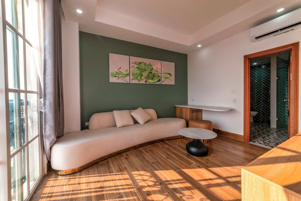 Lotus Home Hillside Family Room, Ocean View 13