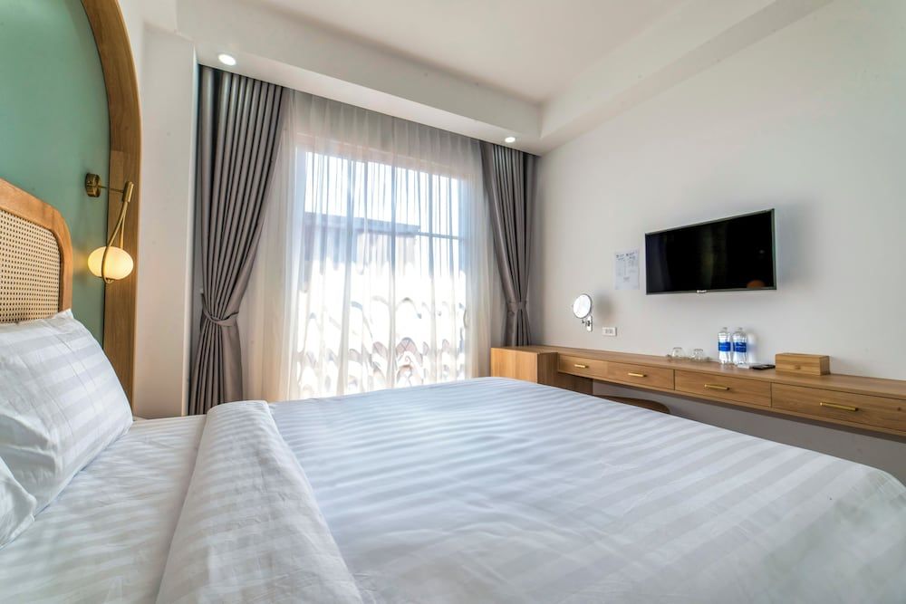 Lotus Home Hillside Deluxe Double Room, Balcony 5