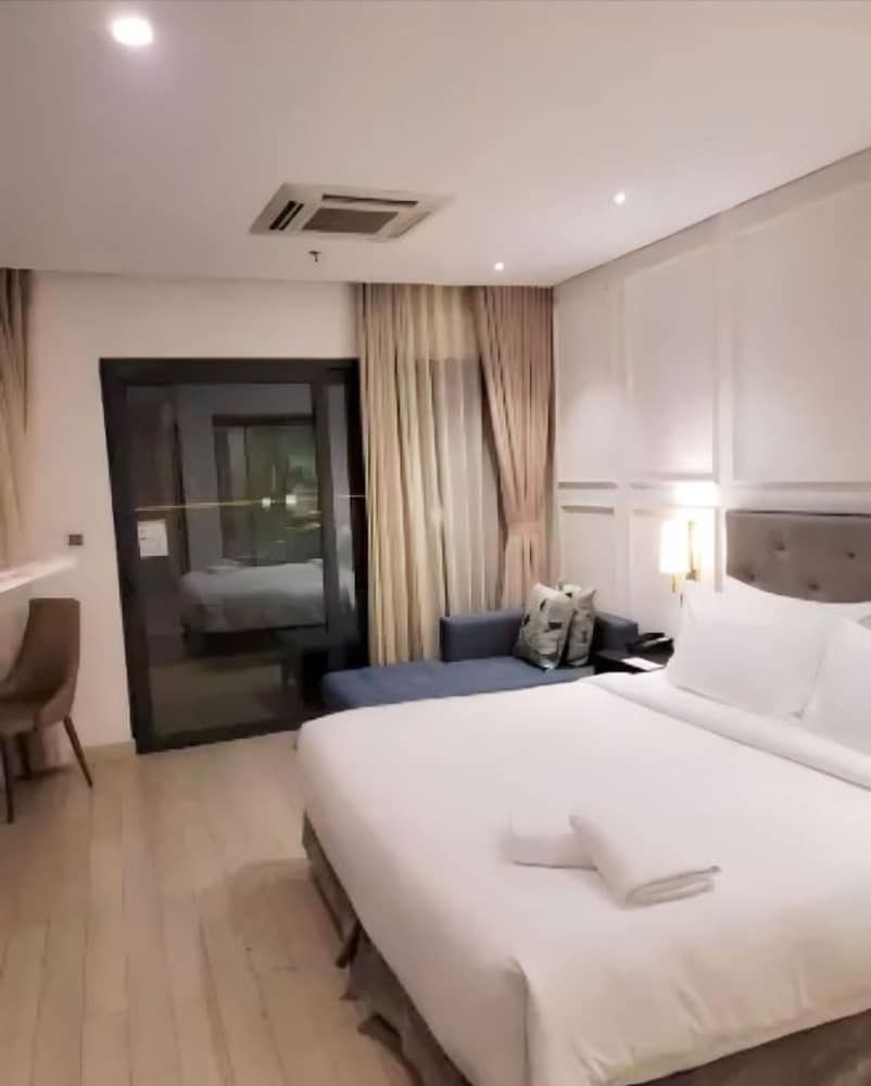 Dana Pearl Bay Apartment by Dimo Trip Deluxe Room 2