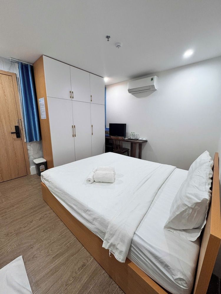 Basic Double Room, 1 Queen Bed
