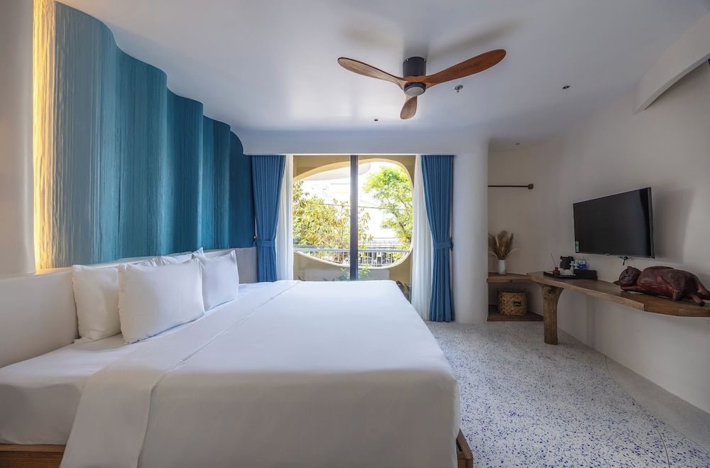GRAND SUITE GARDEN BALCONY BATHTUB - Vip Offer 30 min Herbal Foot Bath & One-way Airport Transfer