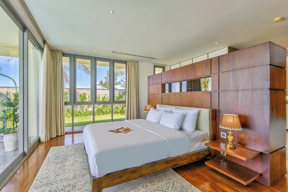 Exclusive Villa, 5 Bedrooms, Beach View, Beachfront