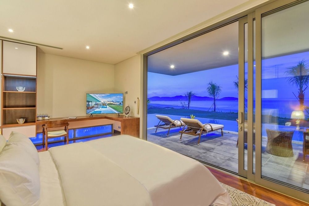 Exclusive Villa, 5 Bedrooms, Beach View, Beachfront