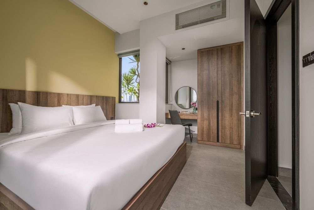 Two-Bedroom Apartment Balcony Ocean View