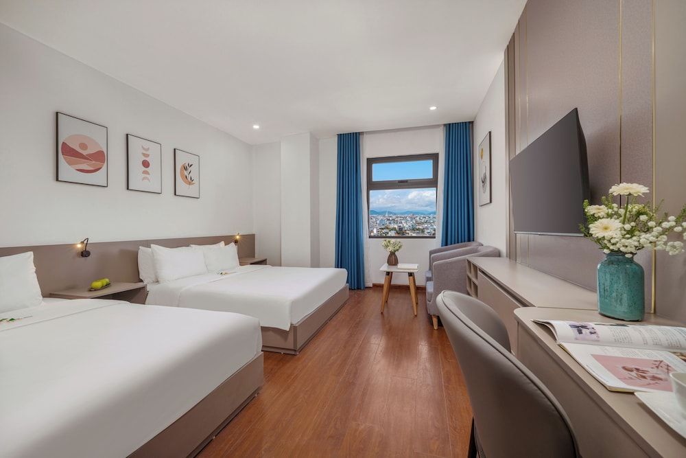 Deluxe Triple Room, City View