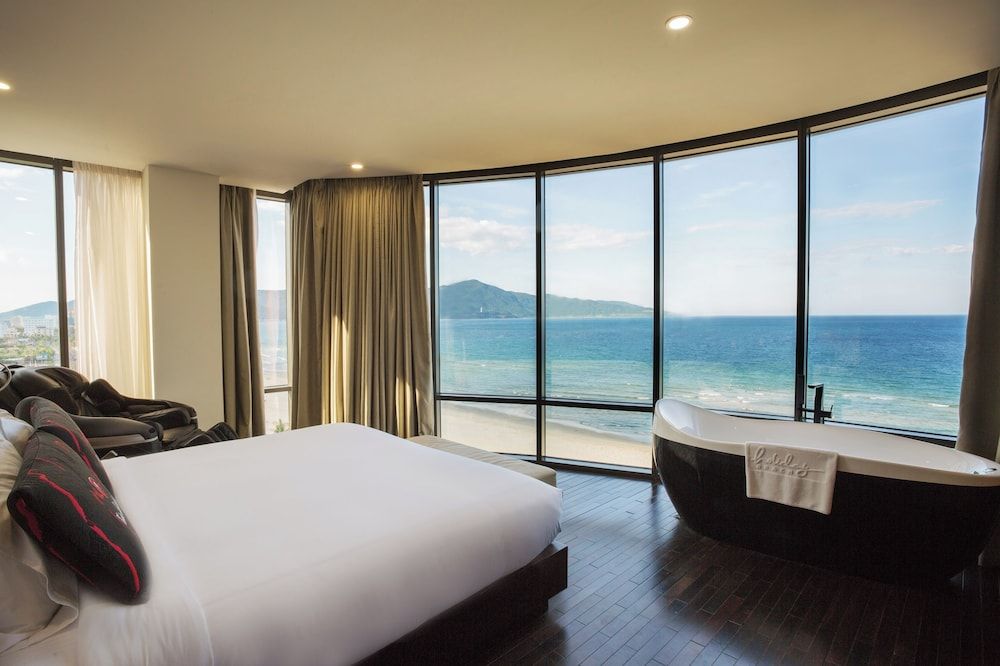 Holiday Beach Hotel Danang