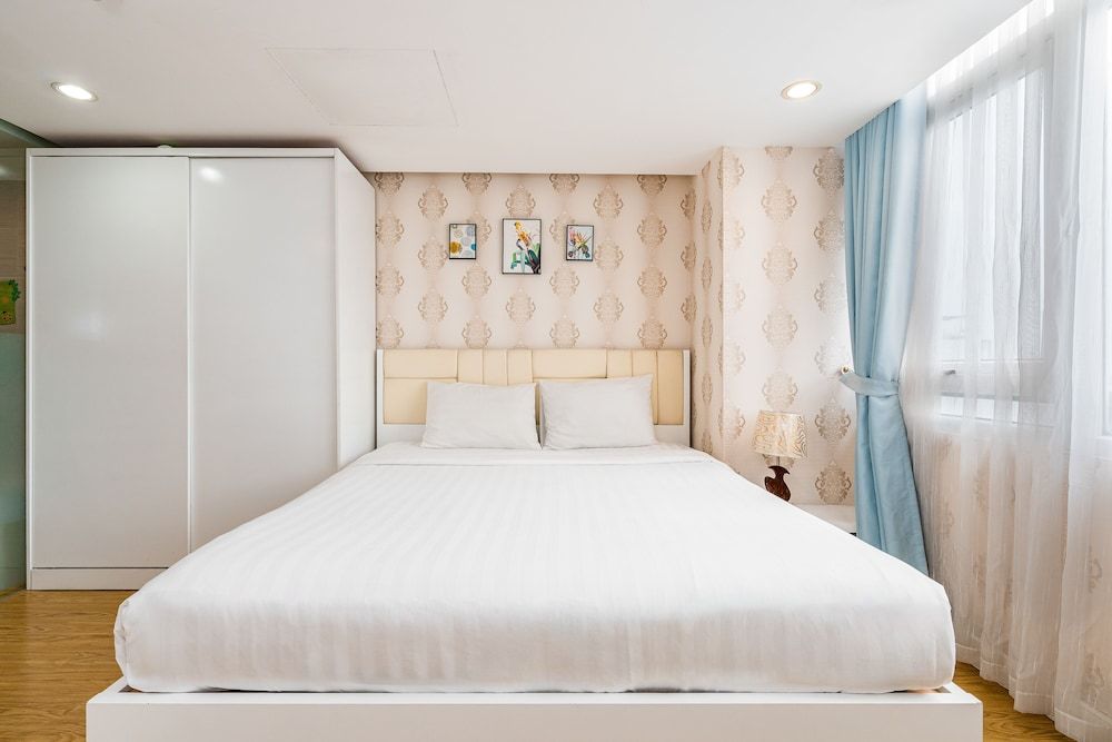 1 BEDROOM APARTMENT, BALCONY