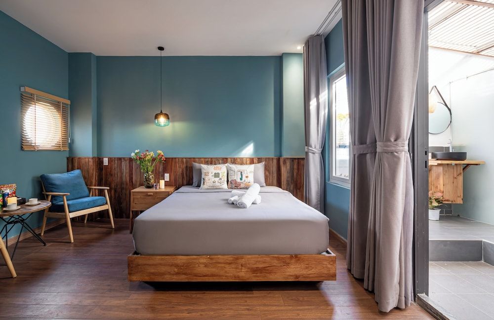 Deluxe Studio, 1 Queen Bed, River View