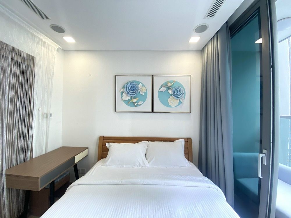 Luxury Apartment, 1 King Bed, City View
