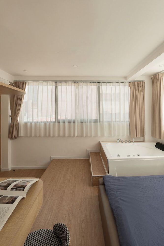 Studio suite with jacuzzi