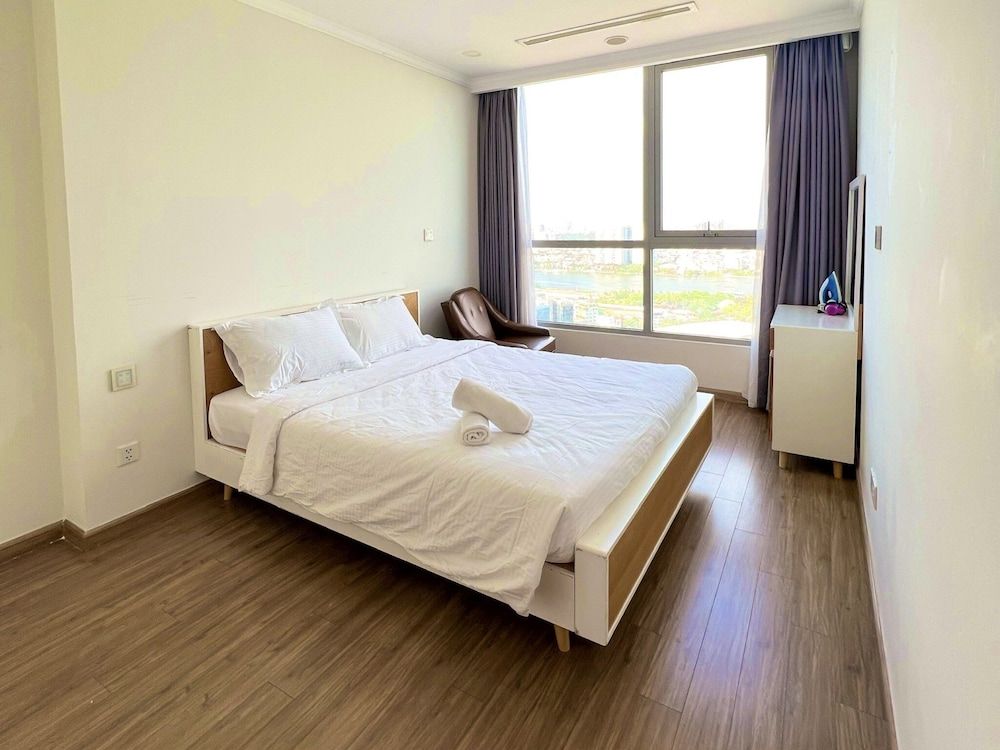 Comfort Apartment, 1 King Bed, Balcony, City View