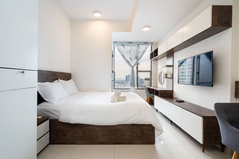 Deluxe Studio Suite, 1 Queen Bed, River View
