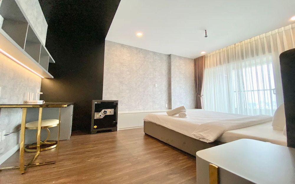 Presidential Suite, 3 Bedrooms, Business Lounge Access, City View