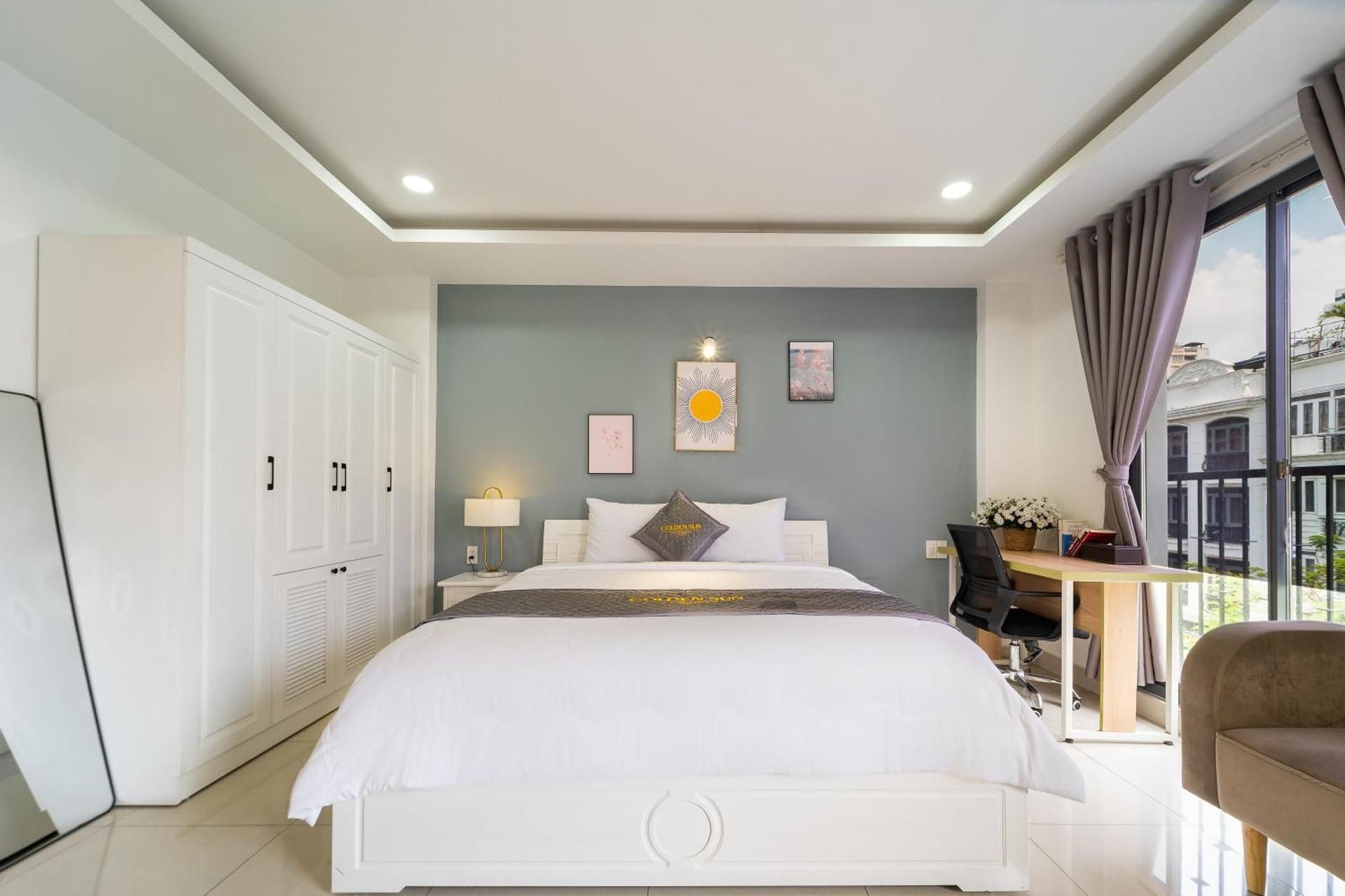 Deluxe King Room with Balcony