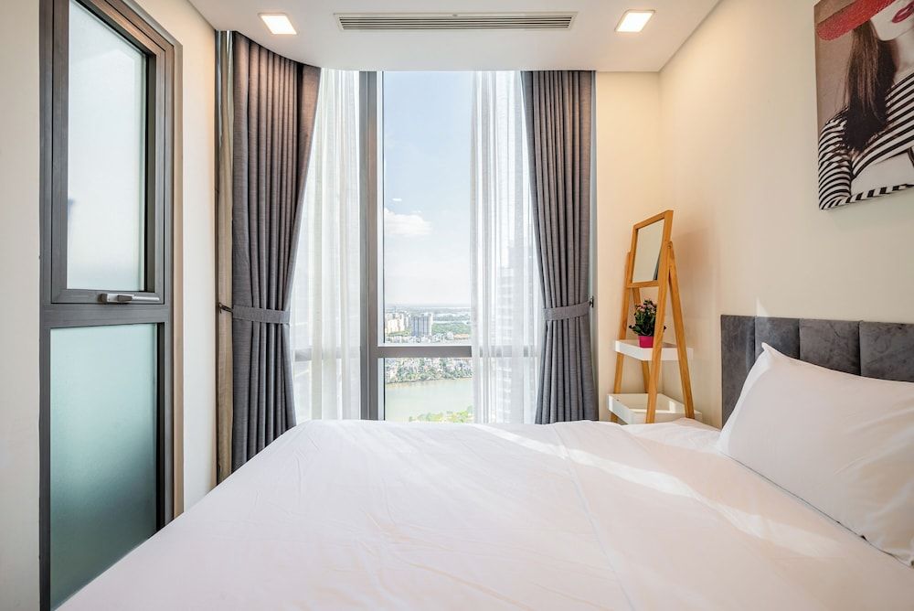 Isabelle Luxury inside Landmark 81 Tower Executive Apartment