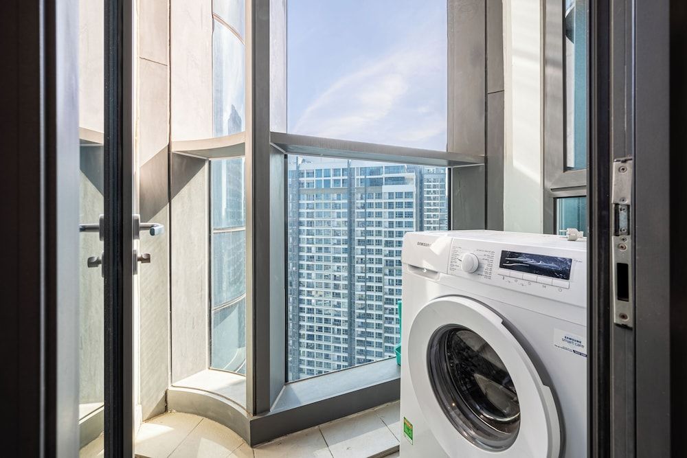 Isabelle Luxury inside Landmark 81 Tower Executive Apartment 24