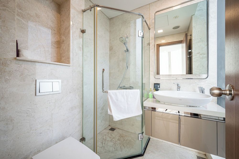 Isabelle Luxury inside Landmark 81 Tower Executive Apartment 26