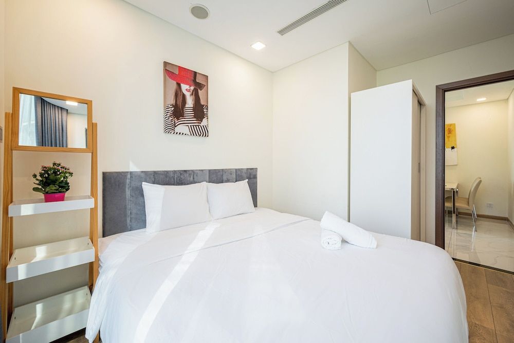 Isabelle Luxury inside Landmark 81 Tower Executive Apartment 5