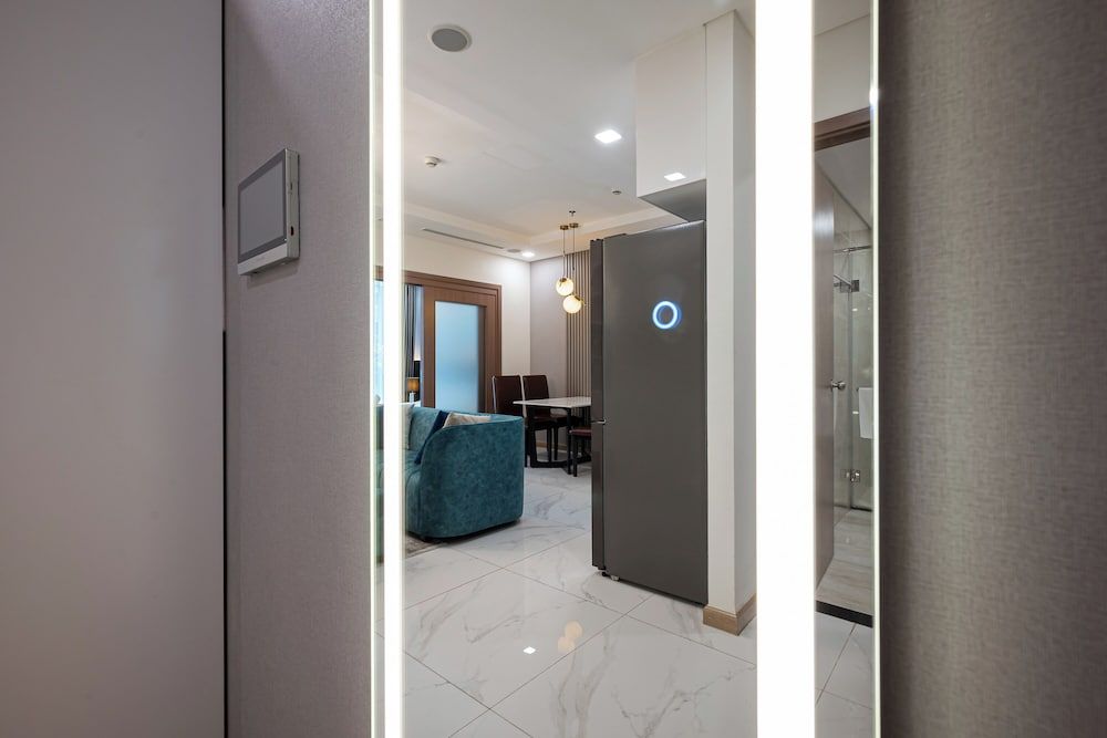 Isabelle Luxury inside Landmark 81 Tower Deluxe Apartment 13