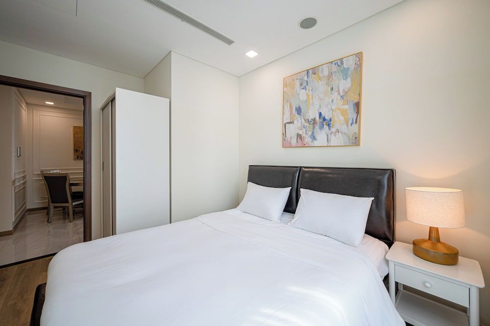 Isabelle Luxury inside Landmark 81 Tower Executive Apartment 13