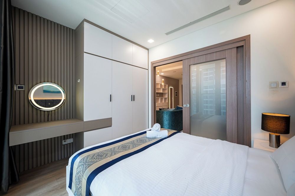 Isabelle Luxury inside Landmark 81 Tower Deluxe Apartment 5