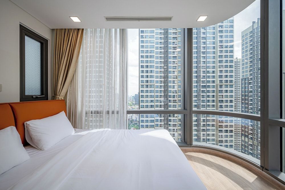 Isabelle Luxury inside Landmark 81 Tower Executive Apartment 10