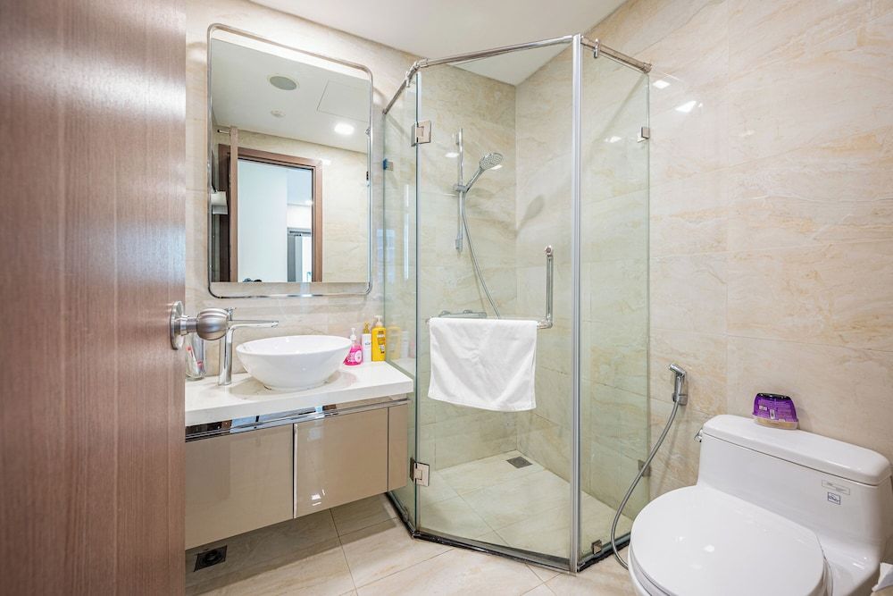 Isabelle Luxury inside Landmark 81 Tower Executive Apartment 25