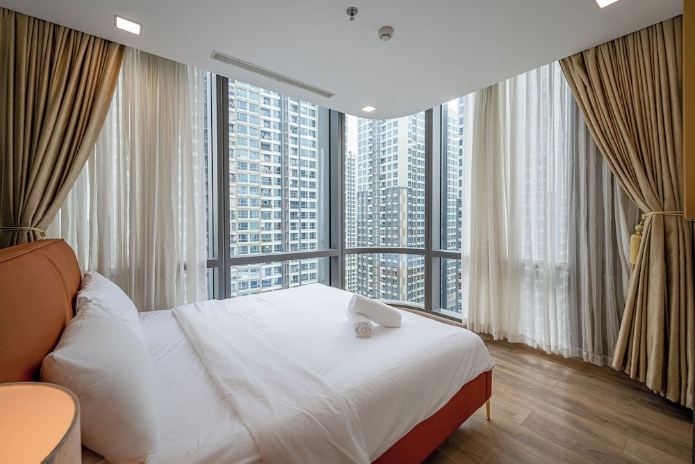 Isabelle Luxury inside Landmark 81 Tower Executive Apartment 17