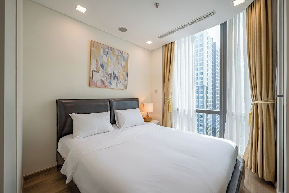 Isabelle Luxury inside Landmark 81 Tower Executive Apartment 8