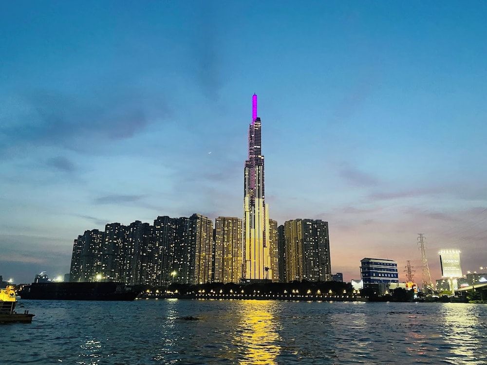 Bluesky Landmark 81 Paradise Vacation