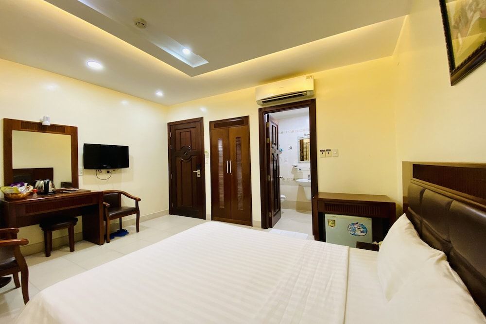 Binh Hung Hotel