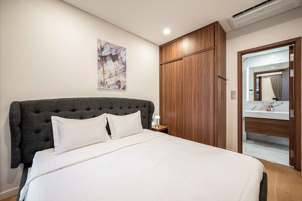 Metropole Complex By KVG Suite Apartment Grand Suite, 1 Bedroom, Pool Access, City View 3