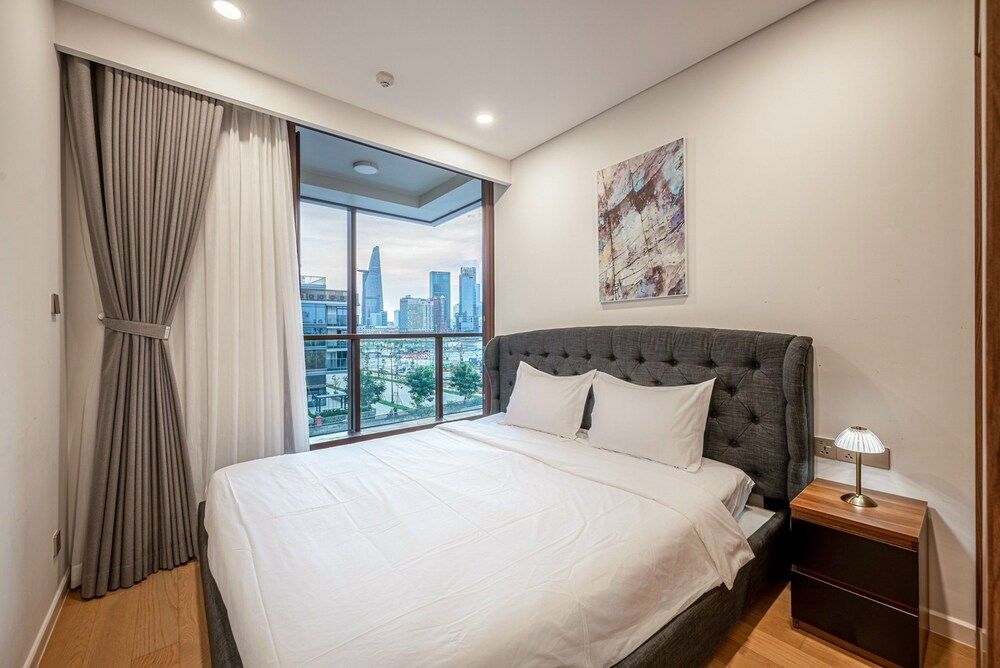 Metropole Complex By KVG Suite Apartment Grand Suite, 1 Bedroom, Pool Access, City View 4