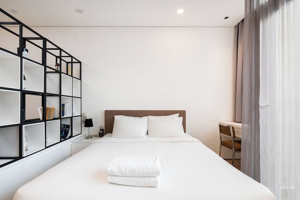 THE ONE Saigon - ANGIA Hospitality Deluxe Apartment, 1 King Bed, Kitchen, City View