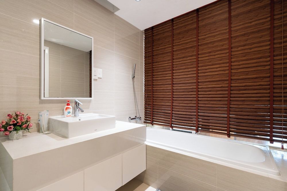 THE ONE Saigon - ANGIA Hospitality Deluxe Apartment, 1 King Bed, Kitchen, City View 6