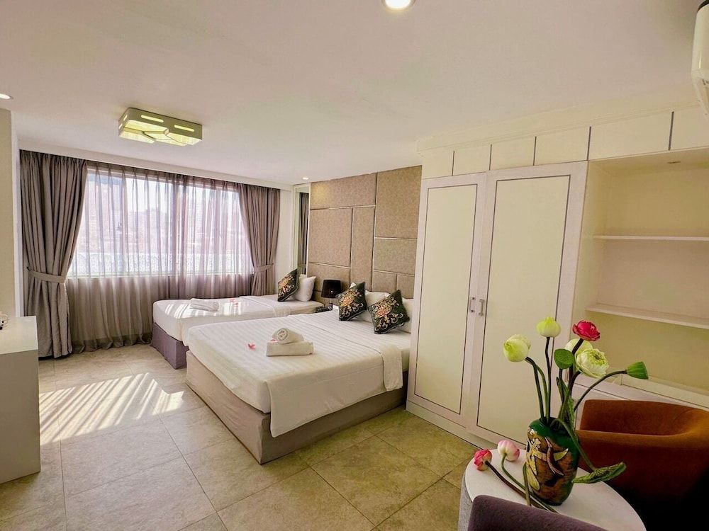 Family Triple Room with Window