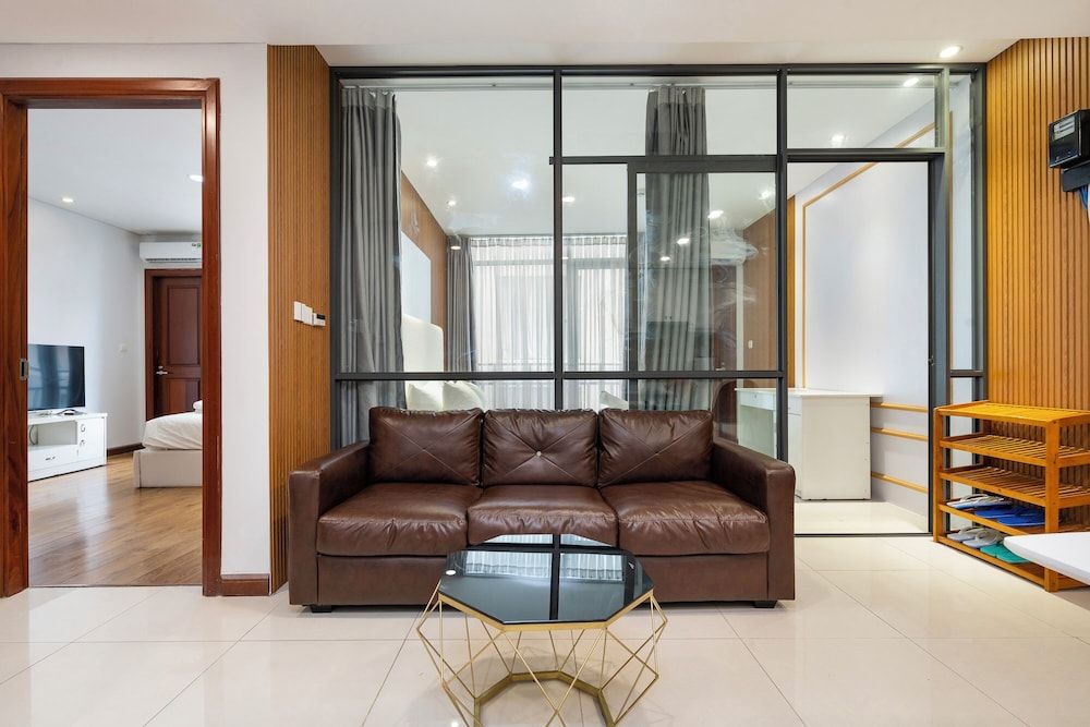 Night Life Lancaster 1br GymBarJapTown