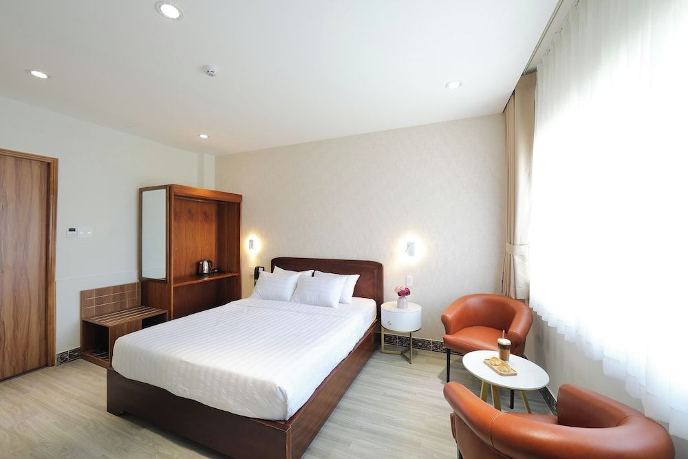 Superior Room, 1 Queen Bed, City View