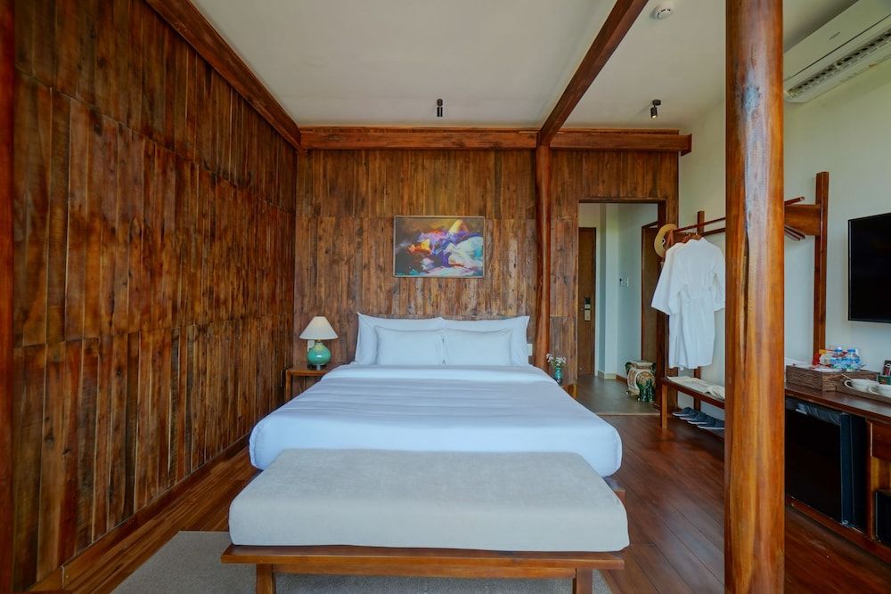 Junior Suite with Bathtub