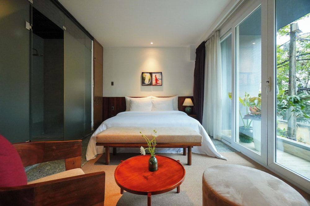 Nexus House Lang Bao Chi Studio with Balcony 7