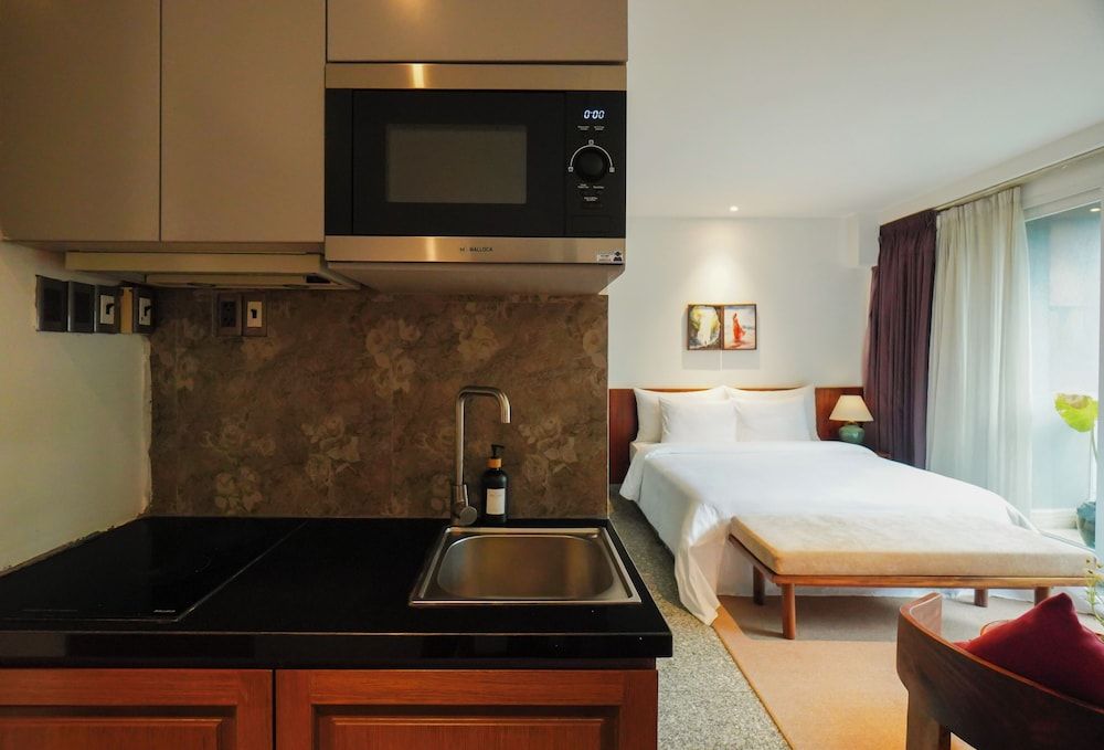 Nexus House Lang Bao Chi Studio with Balcony 6