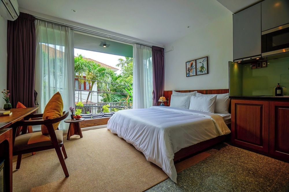 Nexus House Lang Bao Chi Studio with Balcony 2