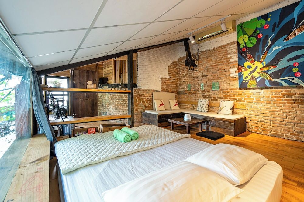 Comfort Room, Garden View
