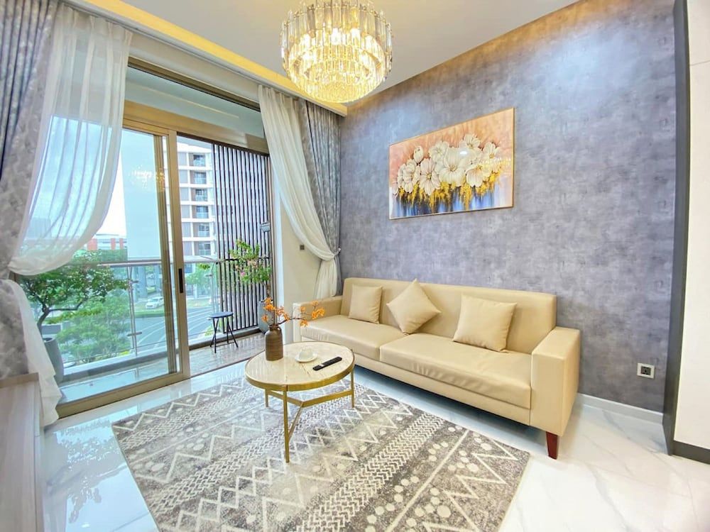 Sky Center Tan Son Nhat Airport Luxury Family Suite, 3 Bedrooms, Pool View, Corner 10