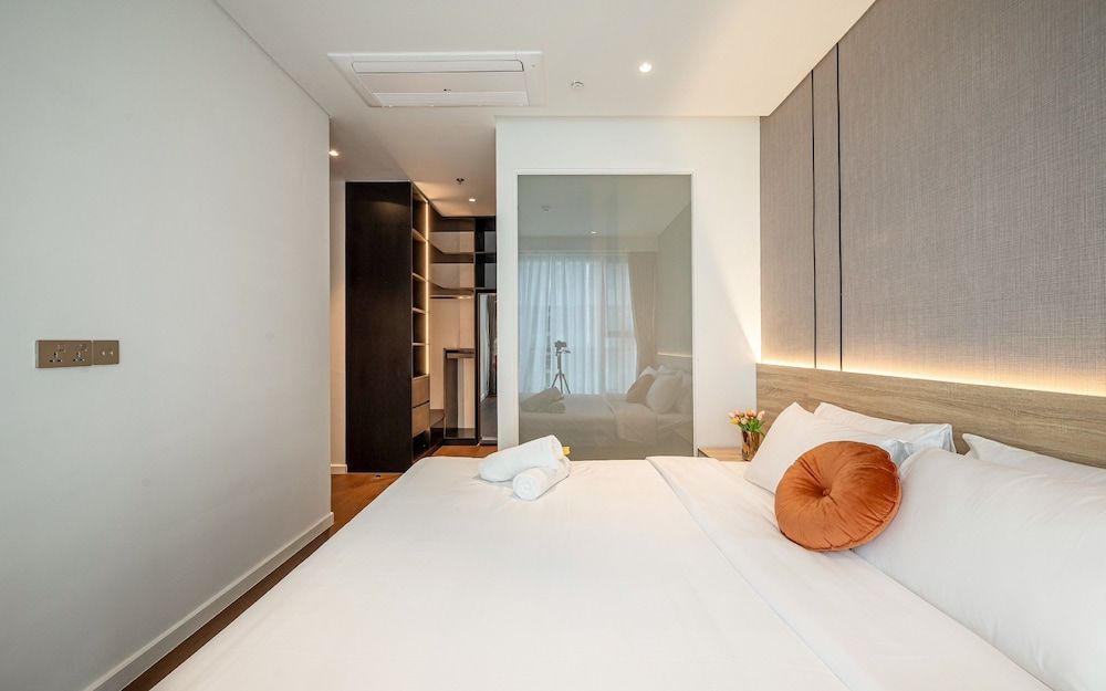 Presidential Suite, 2 Bedrooms, Business Lounge Access, City View