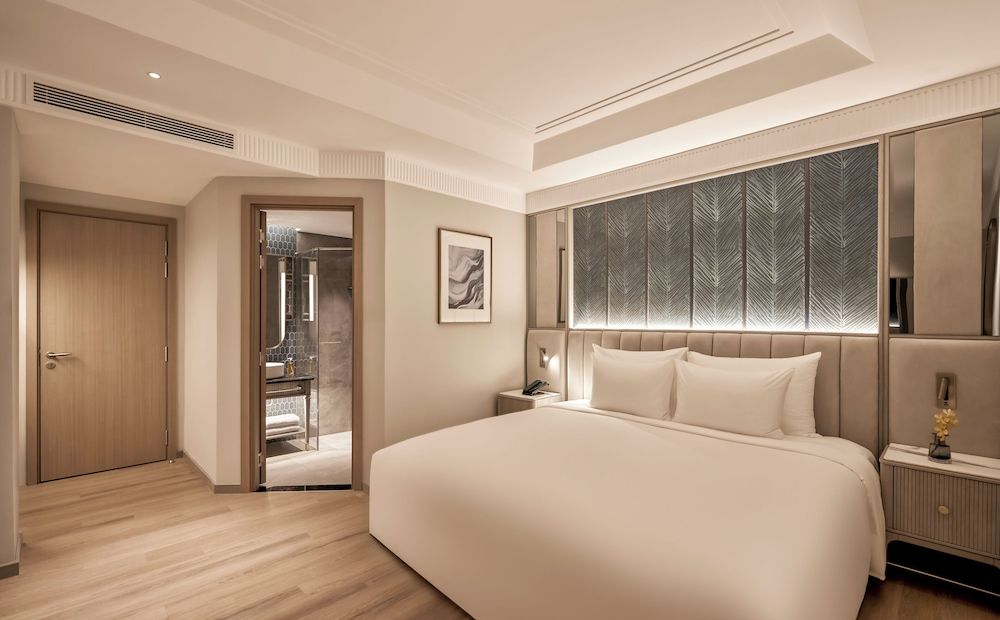 La Siesta Premium Saigon Central Superior Room (No window) 4