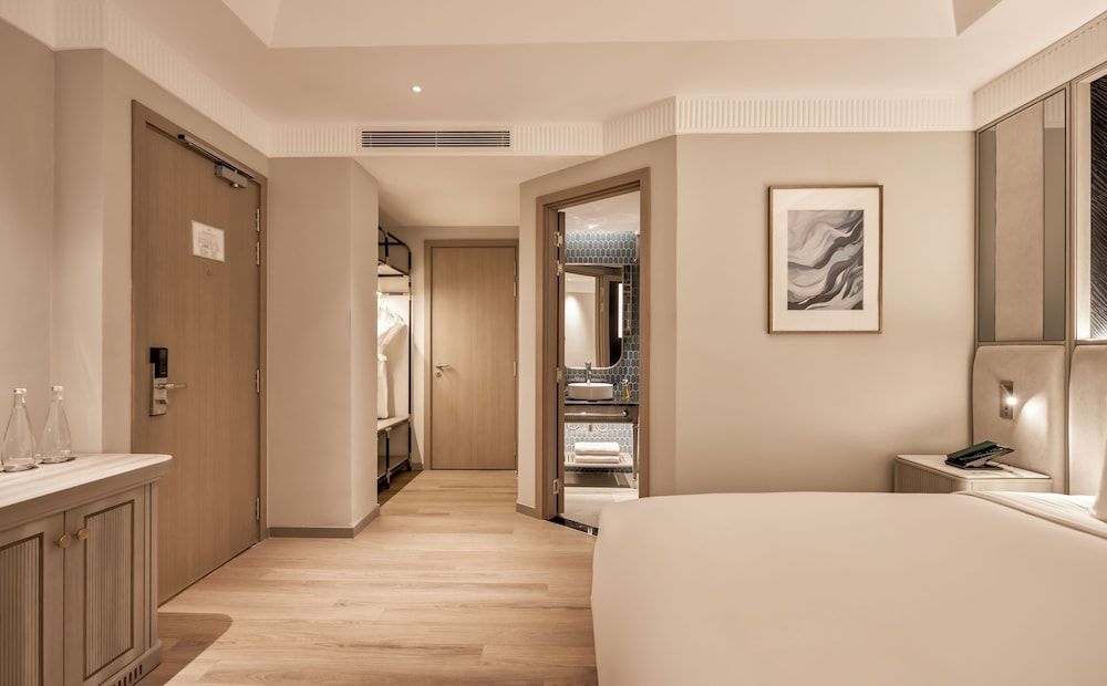 La Siesta Premium Saigon Central Superior Room (No window) 9